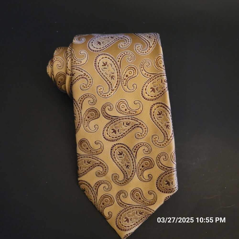 GEOFFREY BEENE Men's 100% Silk  Necktie Designer PAISLEY Gold/White